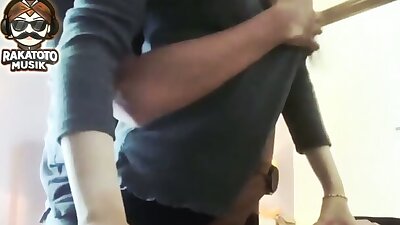 lagi asik main hp tiba di sodok dari belakang