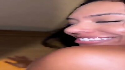 Morena Rabuda Dando O Rabo