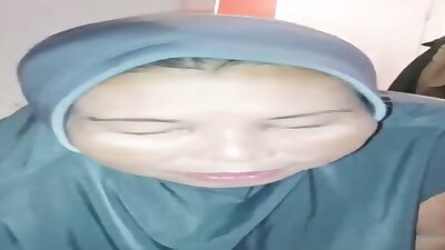 Tante stw jilbab mode sange sama pacarnya di hotel