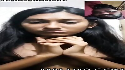 Indian clg girl showing boobs to ehr bf on Video call