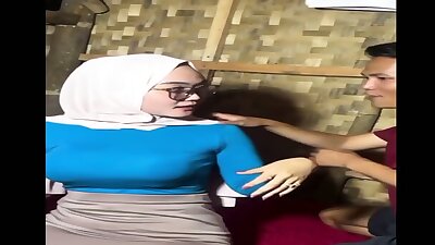 Bokep indo gangbang janda tobrut di gilir di gubuk