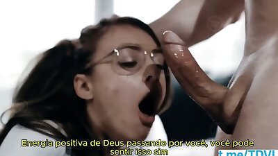 Ninfeta viciada em masturbaÃ§Ã£o vai no Padre LEGENDADO
