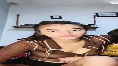 Duo Lesbian Berciuman Kenyot Uting DreamLive