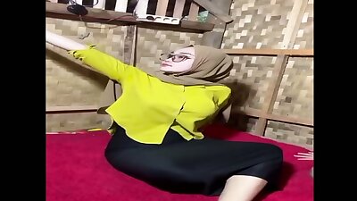 Bokep Indo Hijab Tobrut Sange Sama Adik