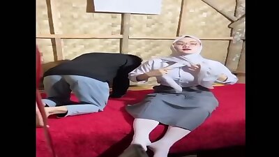 Bokep Indo Hijab Tobrut Di Gilir Lagi Mabuk