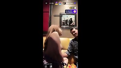 Phoebe Ngewe Sama OB Di Room Karaoke
